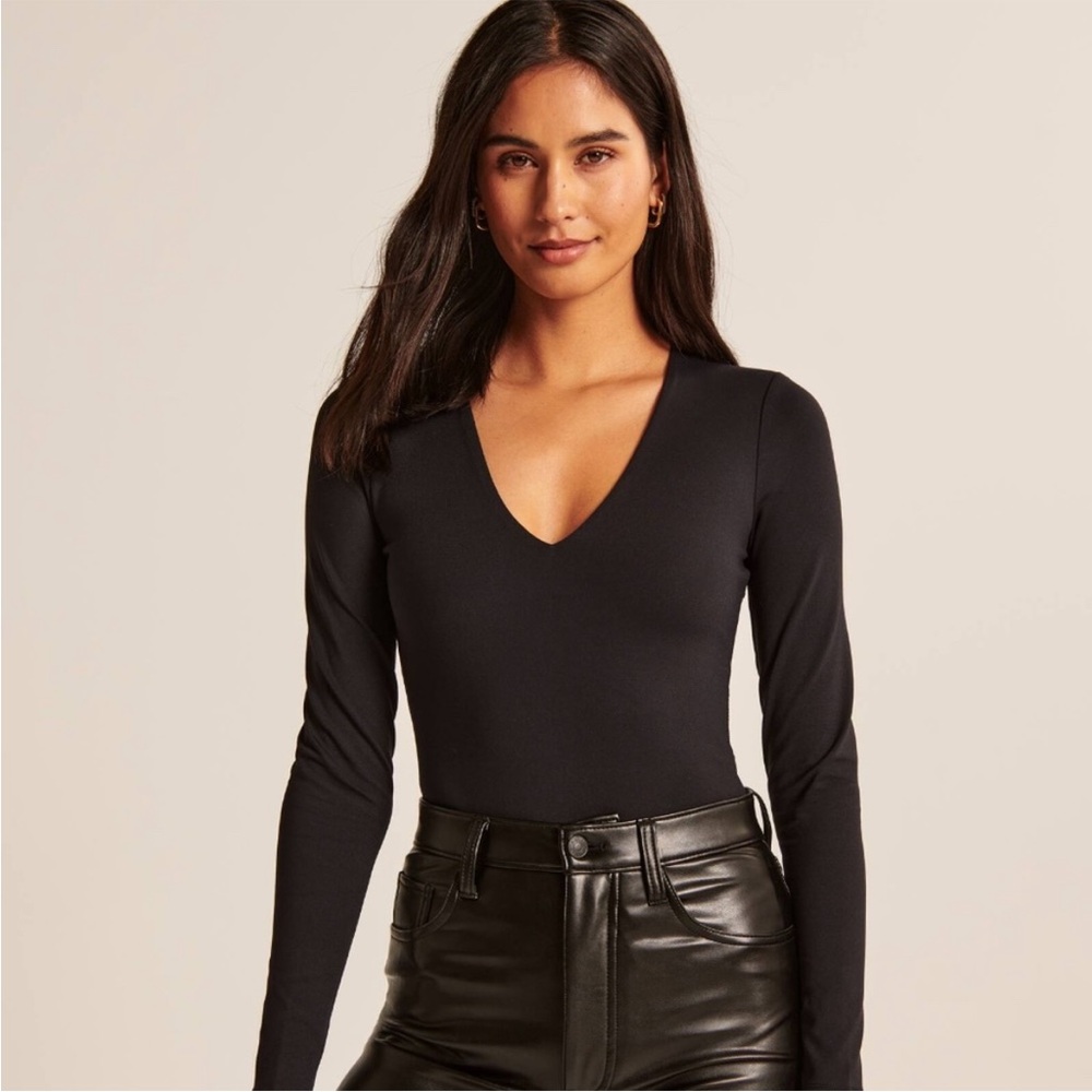 Abercrombie Long-Sleeve Seamless Fabric V-Neck Bodysuit - Black - Small